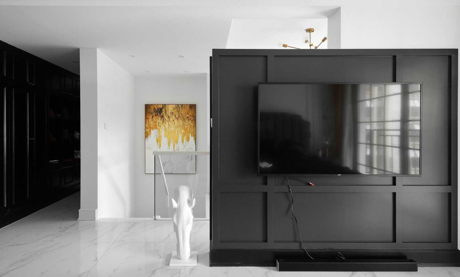 白色為主 黑色點(diǎn)綴 在這個(gè)黑白相交的空間里點(diǎn)綴上香橙色 看起來沒有一點(diǎn)突兀 白色為主 黑色點(diǎn)綴 在這個(gè)黑白相交的空間里點(diǎn)綴上香橙色 看起來沒有一點(diǎn)突兀