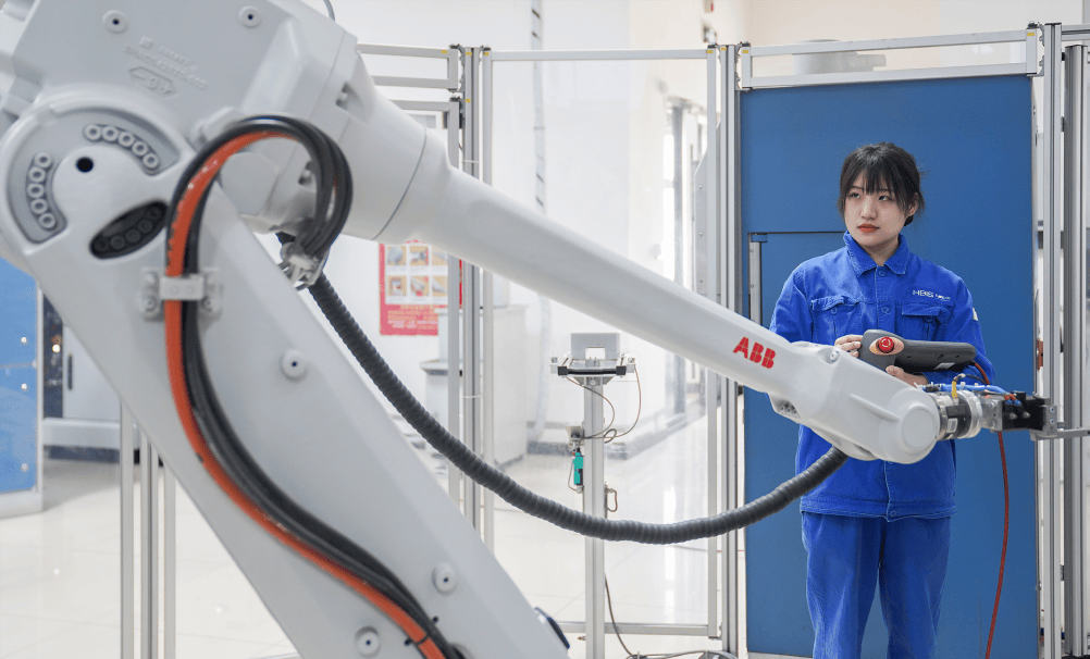 河鋼集團多家單位榮獲河北省2024年度先進級智能工廠及信息技術研發(fā)殊榮，彰顯數(shù)字化轉型硬實力